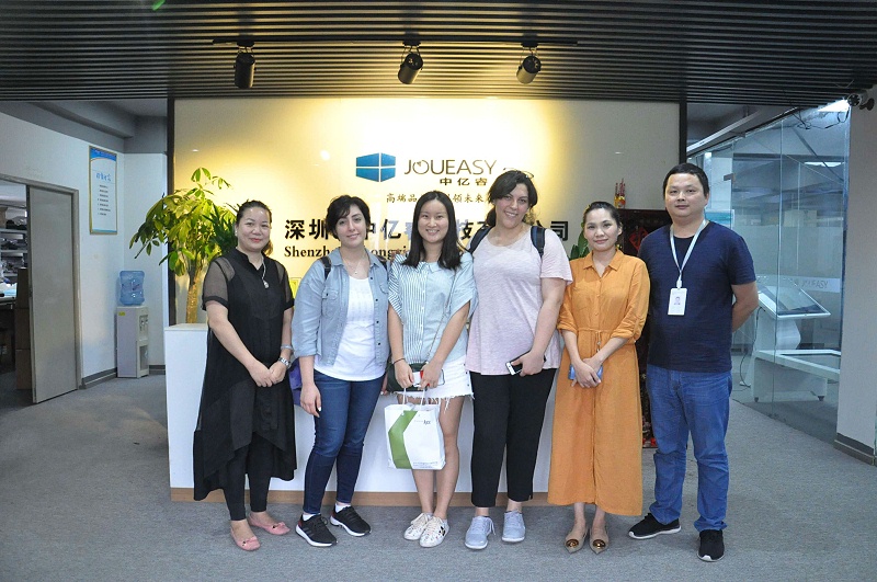 深圳中億?？萍紵崃覛g迎迪拜客戶蒞臨我司參觀考察